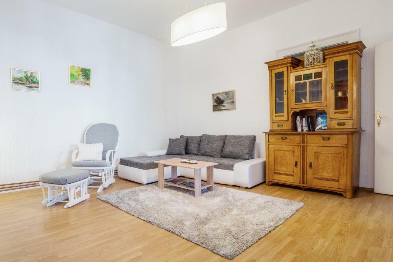 Apartment Tri Mudraca Karanac ภายนอก รูปภาพ