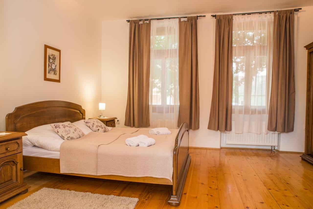 Apartment Tri Mudraca Karanac ภายนอก รูปภาพ